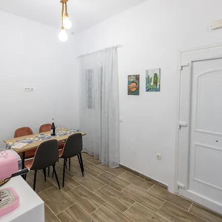 Sunday's Perissa (Santorini)