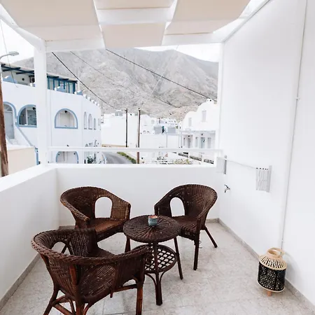 Sunday's Perissa (Santorini)