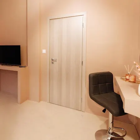 Sunday's Apartament Perissa (Santorini)