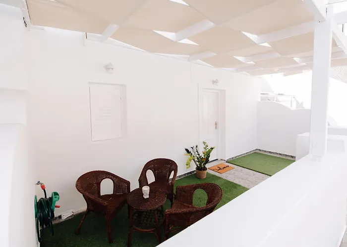 Sunday's Apartman Perísza