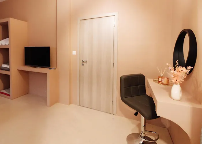 Sunday's Apartman Perísza