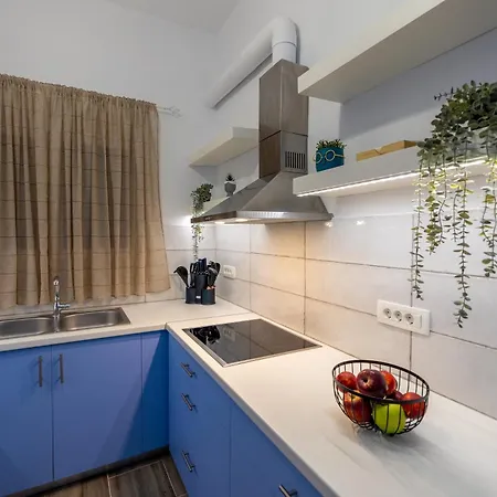 Sunday's Perissa (Santorini)