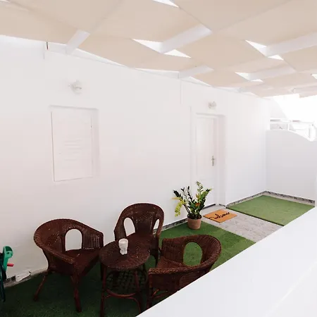 Sunday's Appartement Perissa (Santorini)