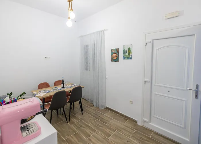 Sunday's Perissa (Santorini)