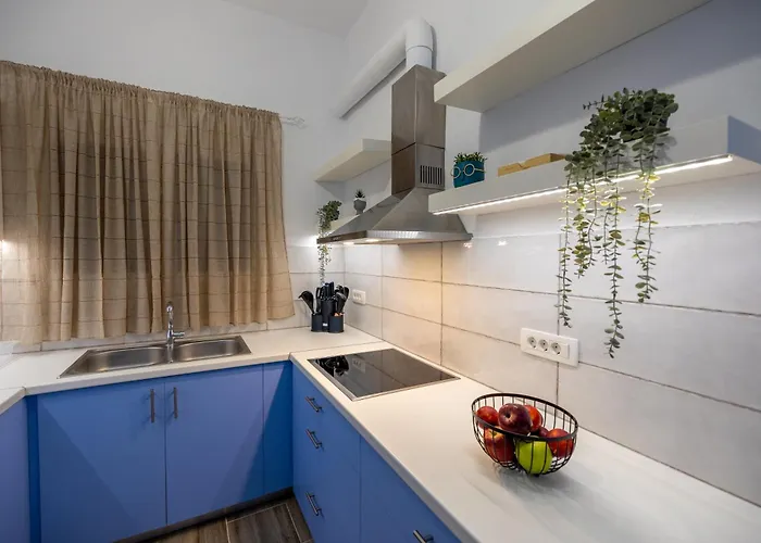 Sunday's Perissa (Santorini)